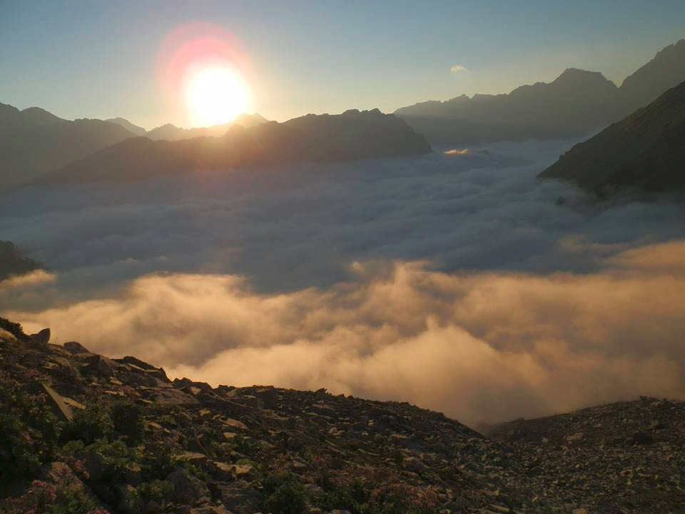 Mare di nuvole ai piedi del rifugio